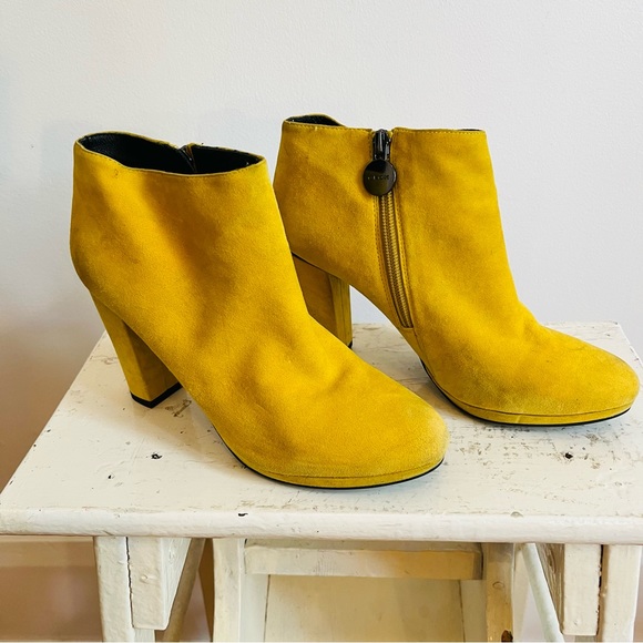 Geox yellow suede booties excellent condition - Picture 3 of 11